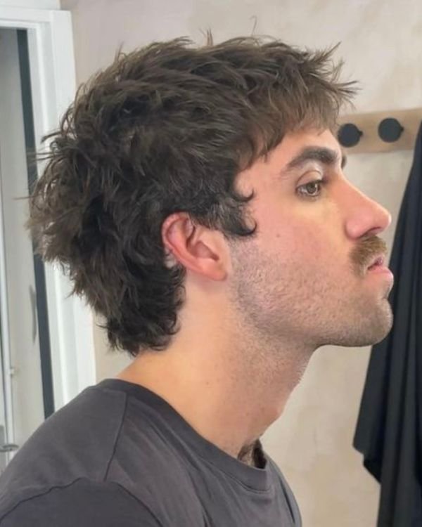 Men's shaggy hairstyle