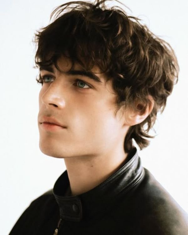 Messy, Medium Shag hairstyle