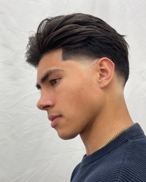 men's middle part hairstyle